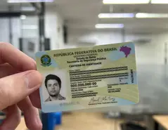 Bahia inicia emissão da nova identidade em cartão de policarbonato; conheça