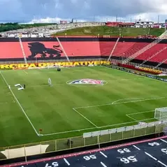 Vitória e Vasco se enfrentam no retorno do Brasileirão