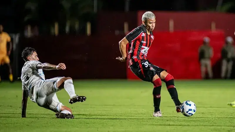 Vitória encara o Grêmio no Barradão para se afastar do Z-4