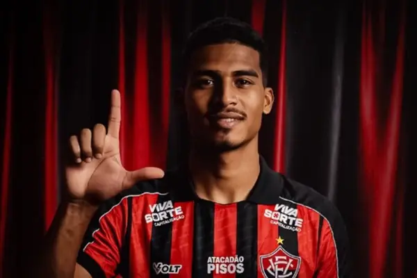 Vitória acerta contratação de atacante da Portuguesa