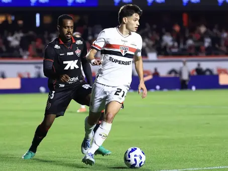 São Paulo confirma favoritismo e vence o Vitória no Morumbis