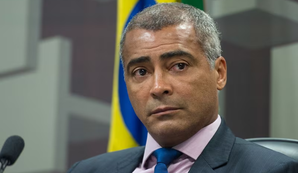 Pressionado, Romário recua e passa a defender fim da escala 6x1