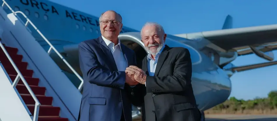 Alckmin anuncia que deixará ministério, mas seguirá como vice de Lula