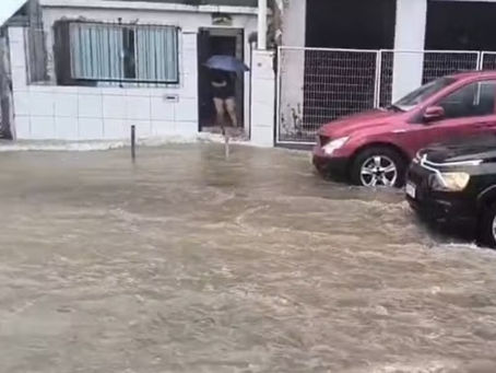 Feriado com chuva forte causa alagamentos e estragos em Salvador
