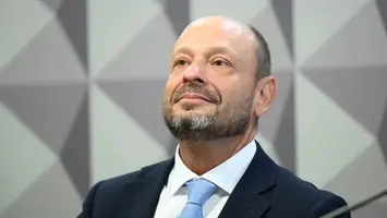 Lula demite presidente do INSS em meio à pressão por filas