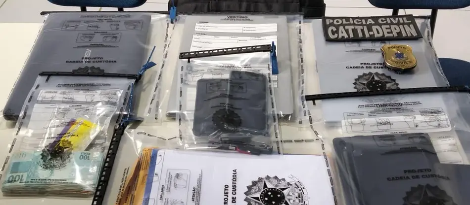 Polícia faz operação contra funcionários suspeitos de fraude milionária na Bahia