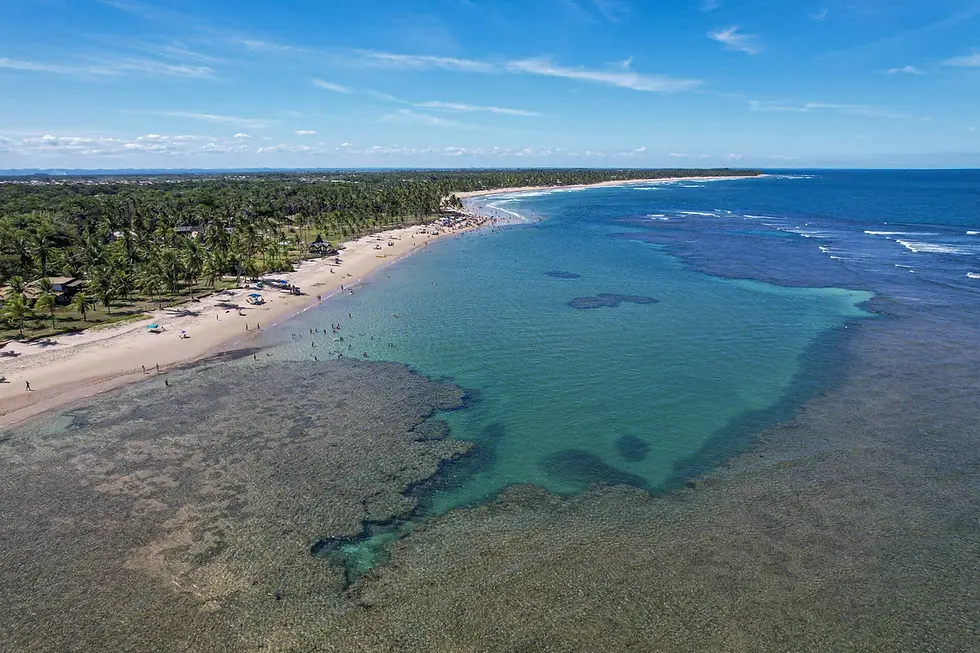 Homem é morto a tiros em praia turística da Bahia; polícia apura ligação com facções