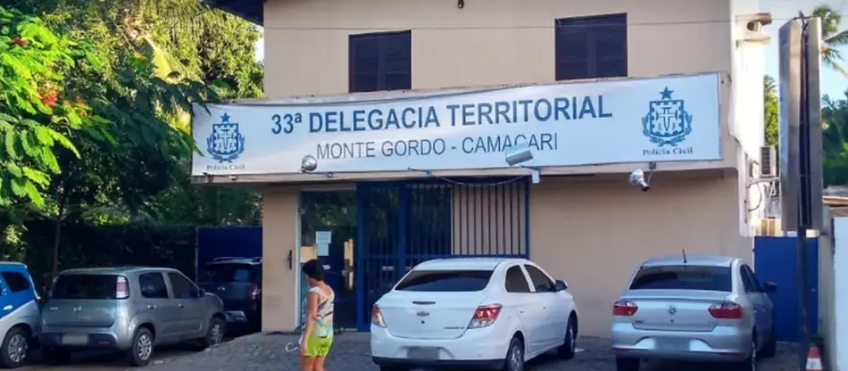 Adolescente atropela dois homens em Guarajuba