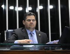 PEC que prevê fim da escala 6x1 continua parada no Senado