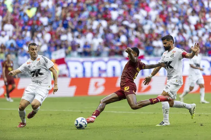 Bahia busca reação contra o Santos após derrota e pressão da torcida