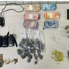 PM apreende drogas, munição e rádios com menor na RMS