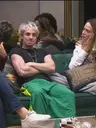 Tadeu Schmidt entra na casa e emociona finalistas na reta final do BBB 26