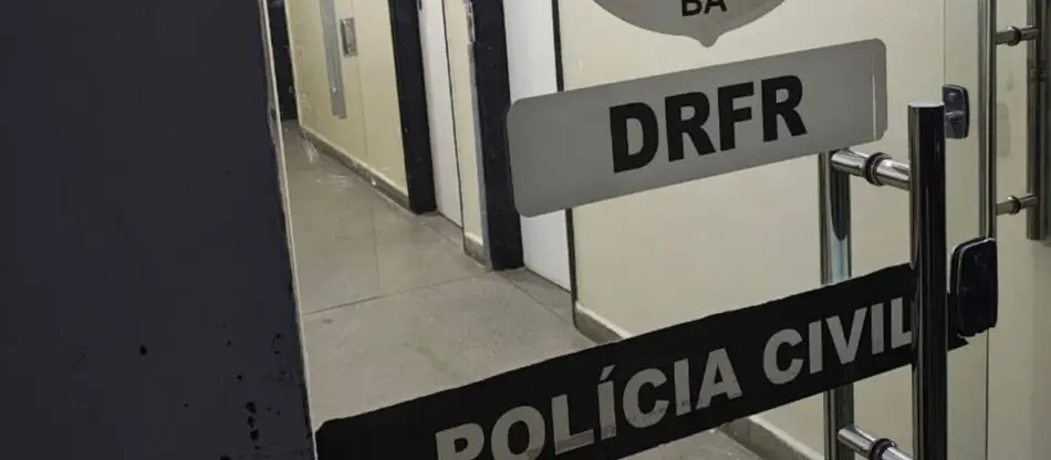 Homem é preso após atacar policiais com facão na Bahia