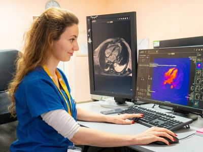Когато кардиолозите и специалистите по образна диагностика работят като единен екип, се постига по-прецизна оценка на състоянието на пациента и по-точен избор на терапевтичен подход.
