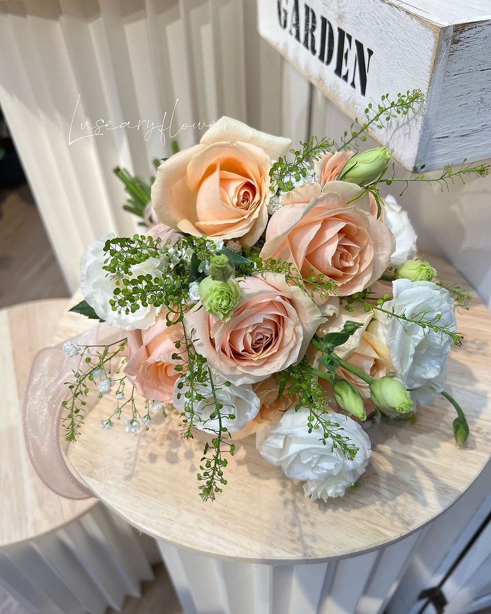 Thumbnail: Champagne Sparkling Bridal bouquet