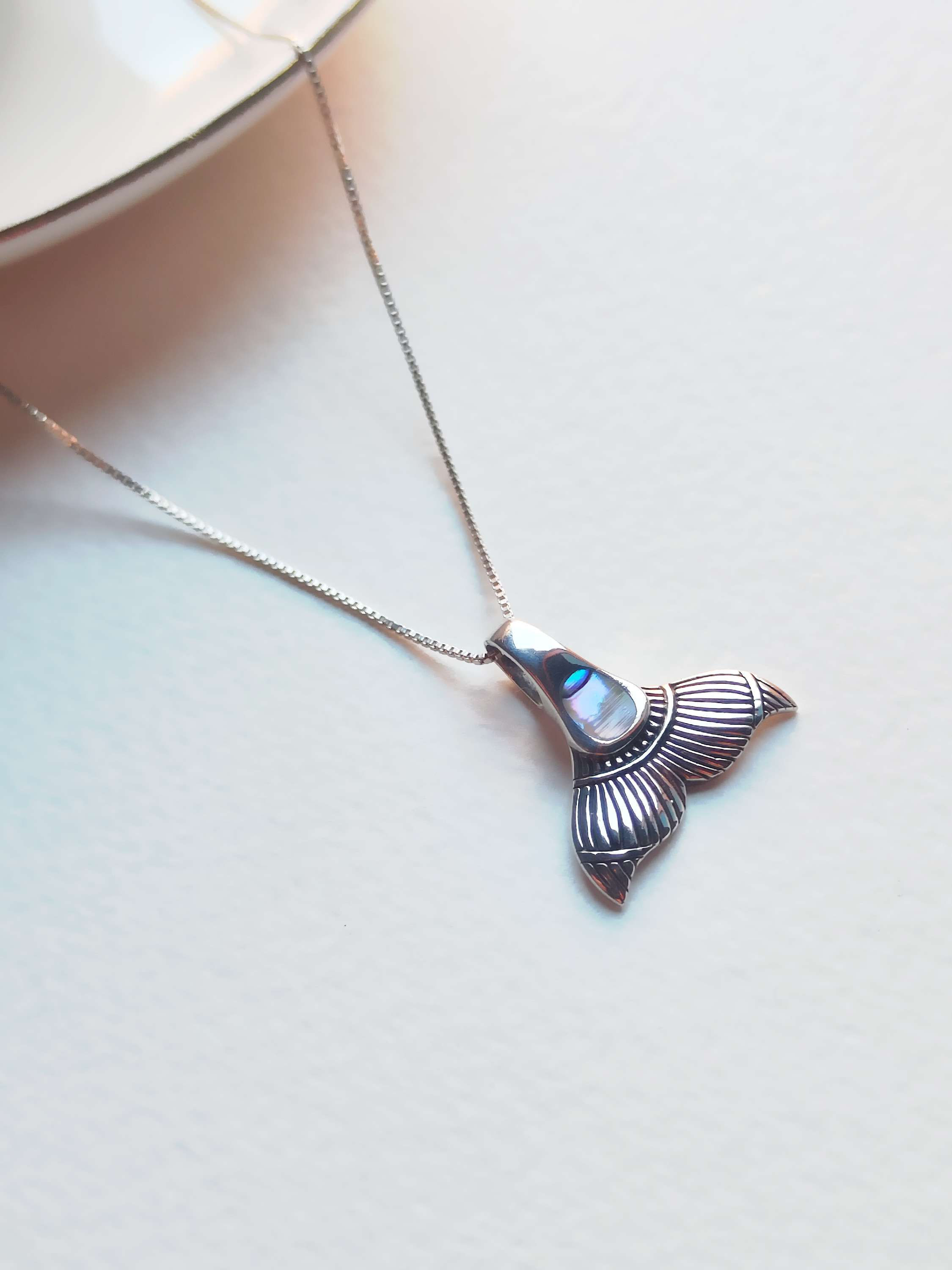 COLLAR BALLENA NÁCAR 