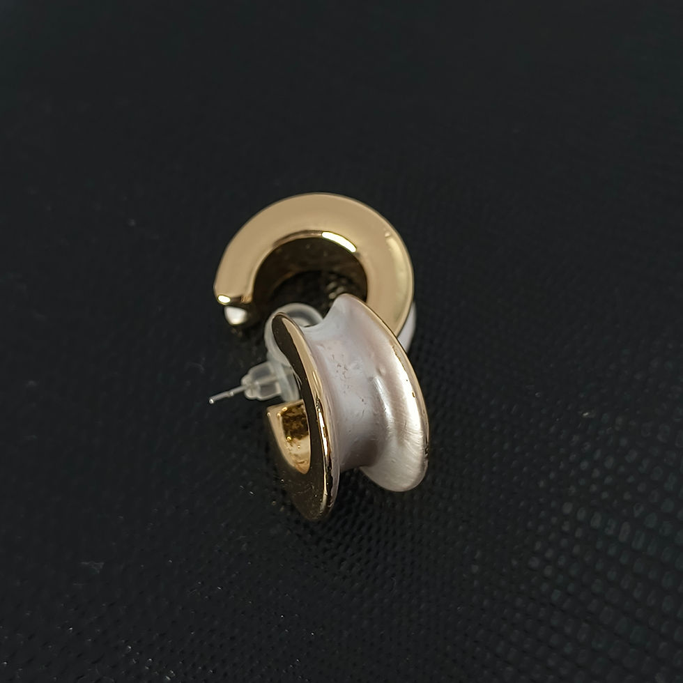 Miniatura: Argola dourada com vão perolado