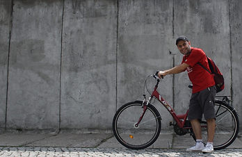 bike muro de berlim mochileiros