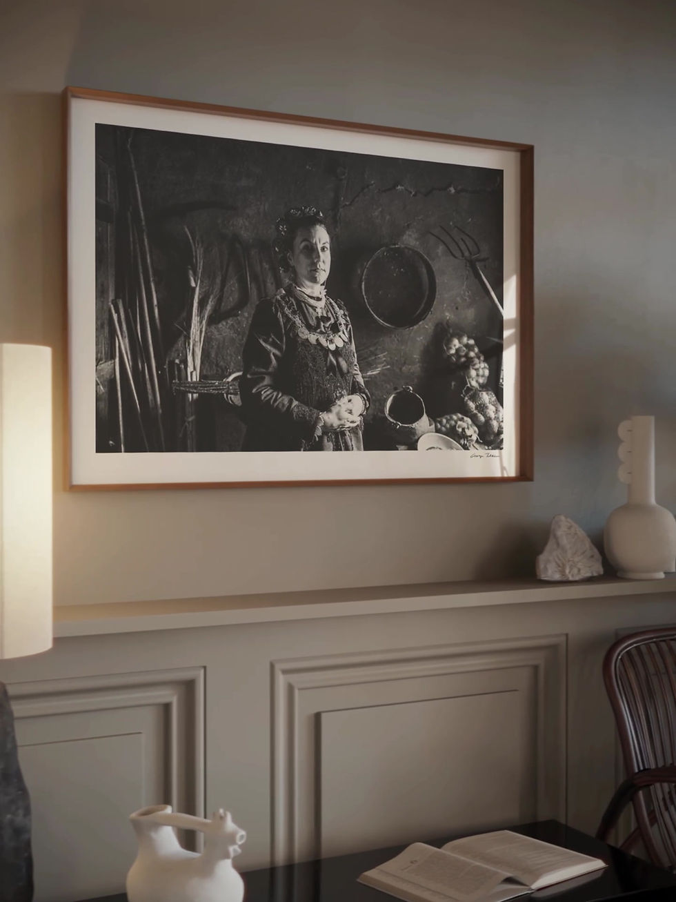 Μικρογραφία: Woman in a Warehouse, Nea Vyssa print framed inside a living room. Black-and-white photography by George Tatakis.