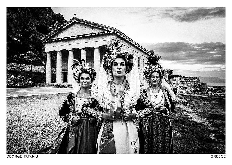 At the Old Fortress in the town of Corfu. Variations of the costumes of the central part of the island. Black and white photography postcard by George Tatakis, project Caryatis.