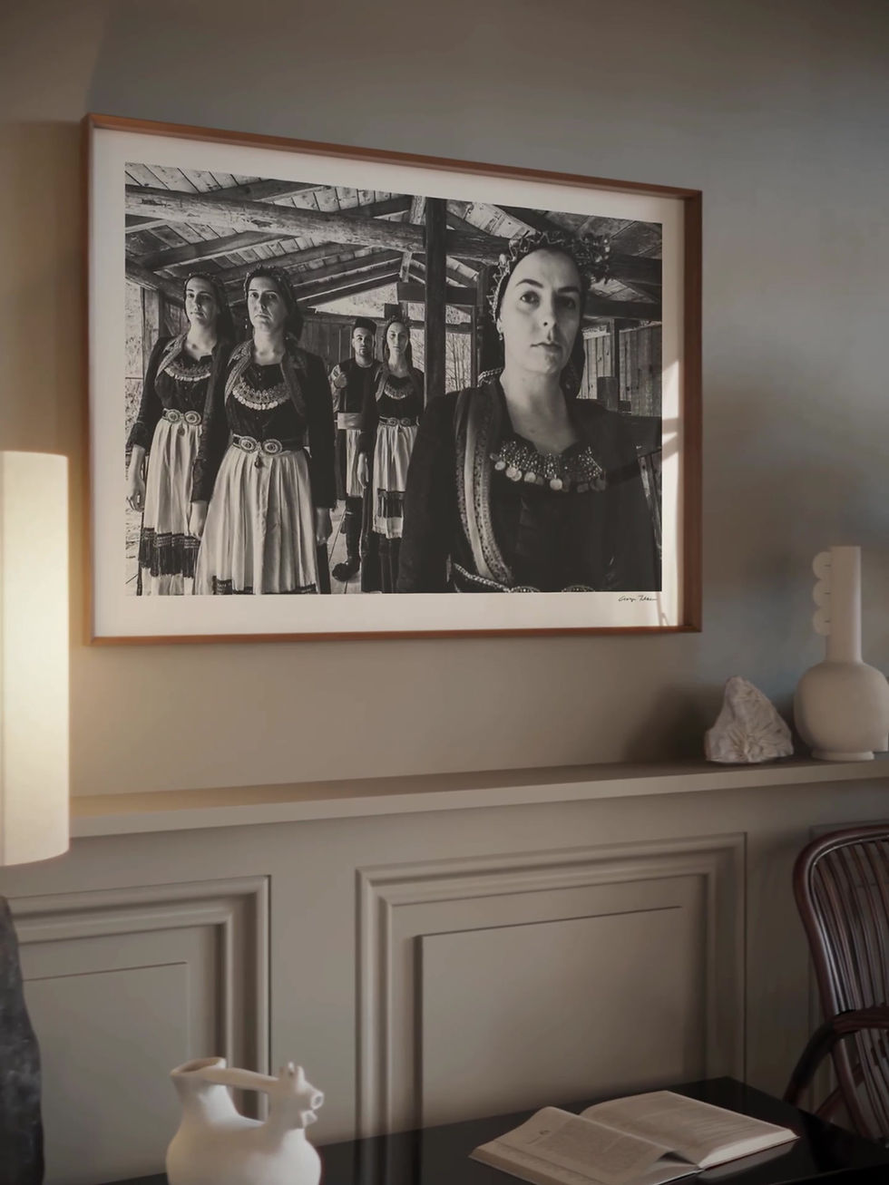 Μικρογραφία: Vovousa Sawmill print framed inside a living room. Black-and-white photography by George Tatakis.