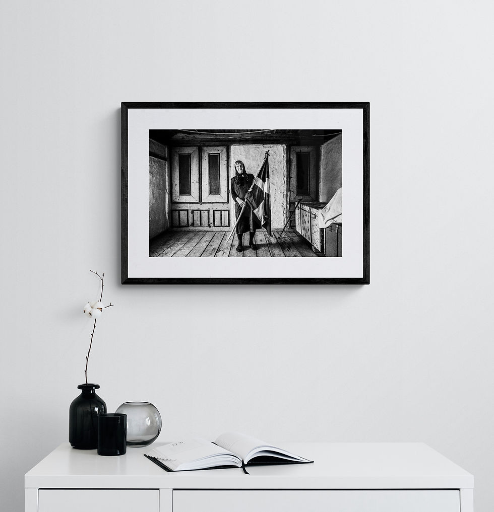 Μικρογραφία: Women of Thrace print framed on a white wall. Black-and-white photography by George Tatakis.