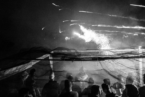 Χίος: Εικαστικό ταξίδι στις πασχαλινές παραδόσεις και τον ρουκετοπόλεμο στον Βροντάδο. Του Γιώργου Τατάκη