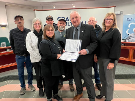 During the last public meeting, the Council presented two Grandioses awards.