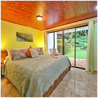 el-toledo-room-with-king-bed-in-casa-batsu-bnb-monteverde_orig.jpg