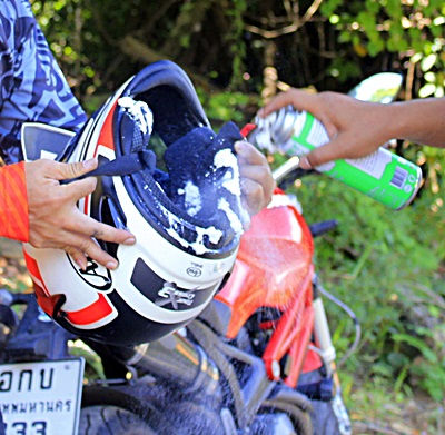 ภาพขนาดย่อ: Chemforce Helmet Spray สเปรย์ฆ่าเชื้อกำจัดกลิ่น หมวกกันน็อค (20 Oz)