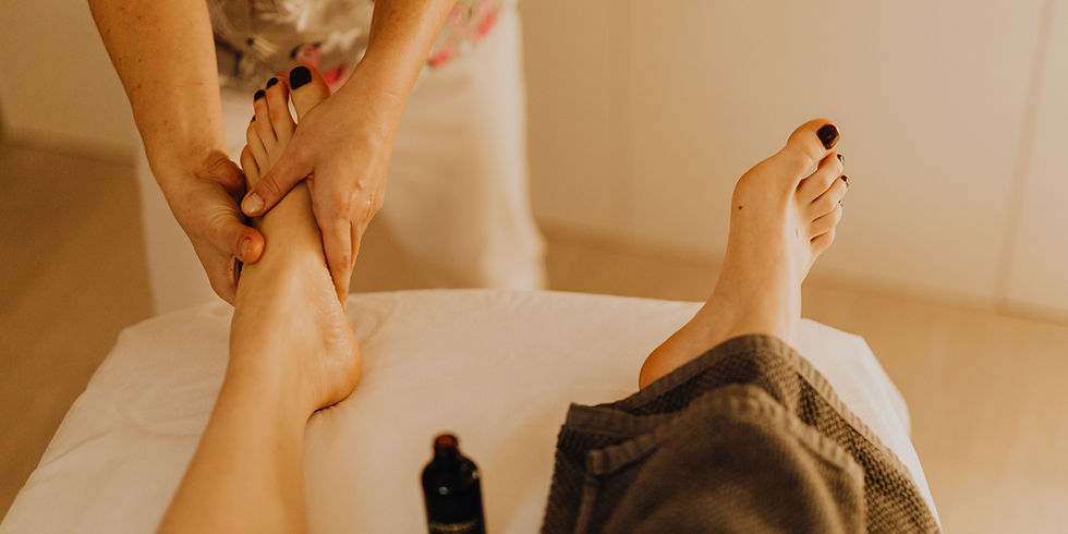 Acupuncture treatment for plantar fasciitis helping relieve chronic heel pain, reduce inflammation, and restore healthy foot function naturally.