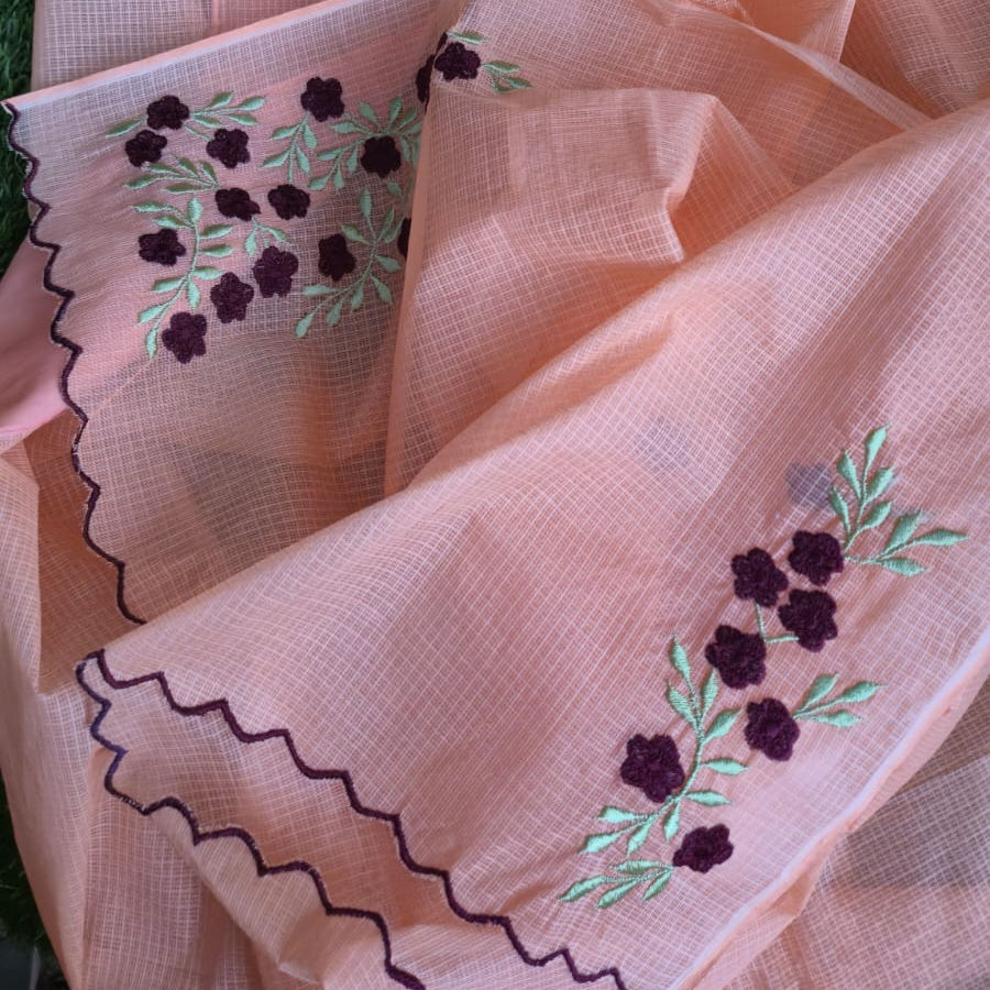 Beautiful embroidery work on the chest and pallu.