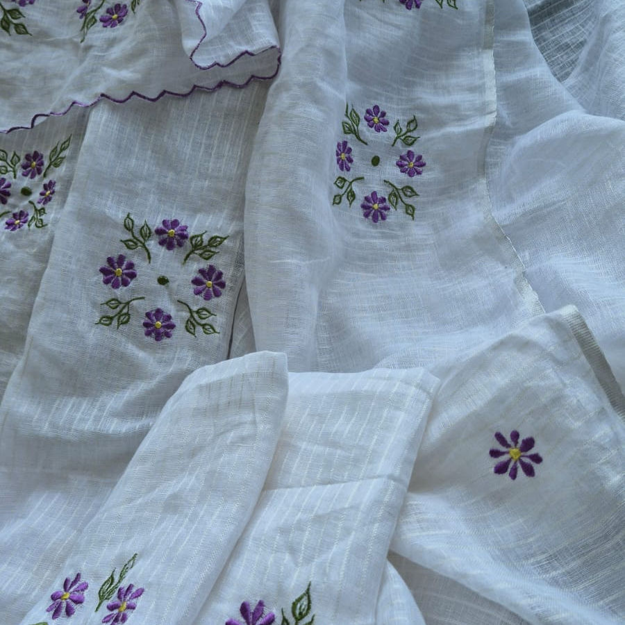 A perfect blend of minimalist patterns and vibrant craftsmanship