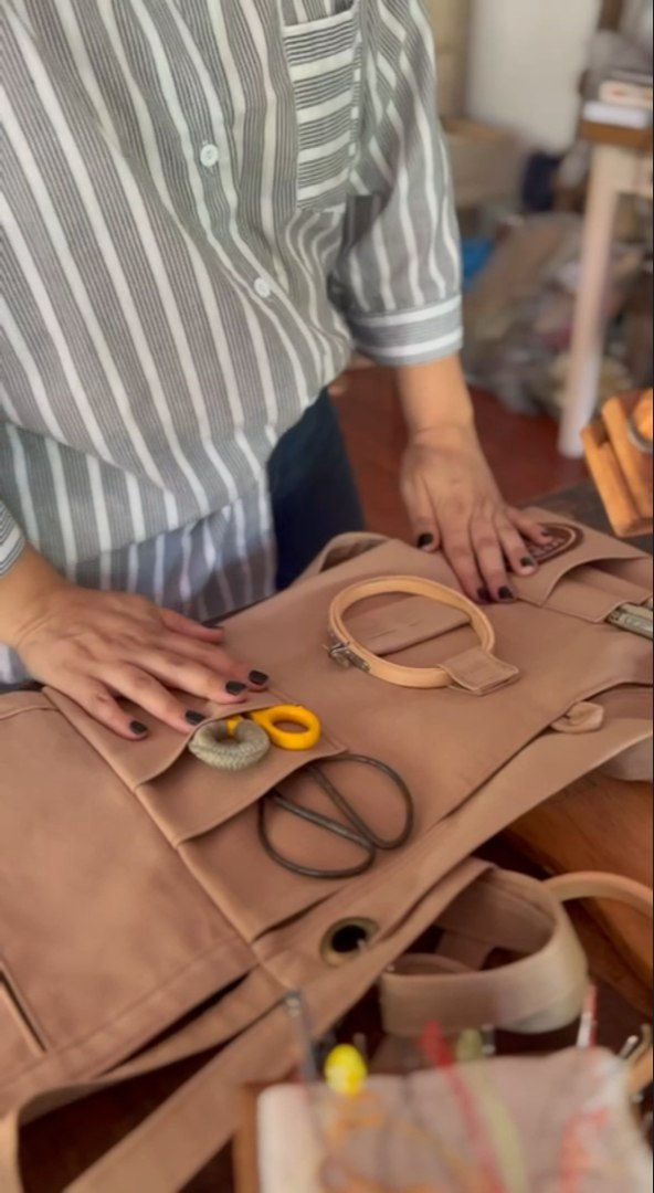 Miniatura: Delantal/bolsa para bordadora