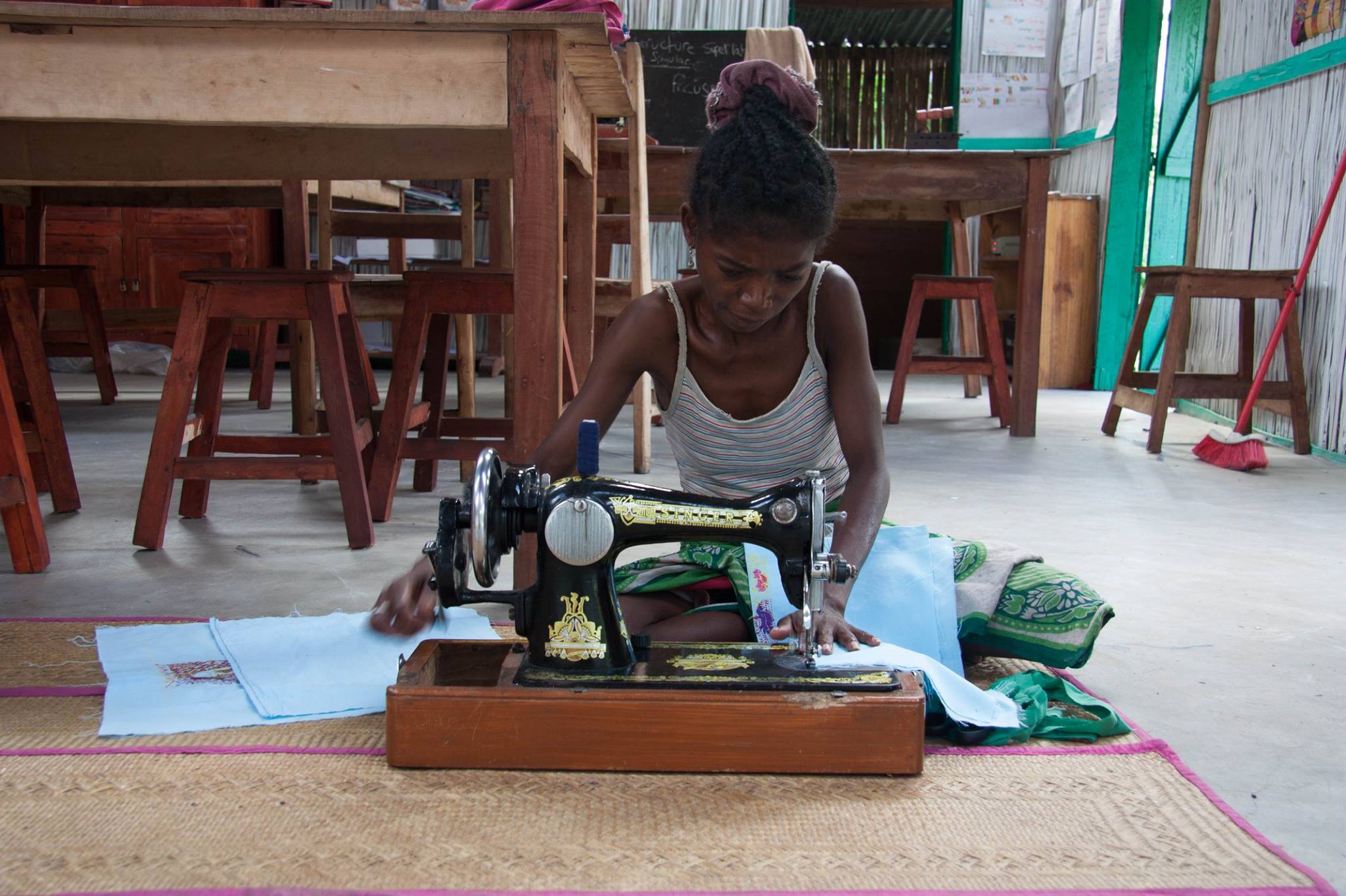 Anastasy hand-sewing, Stitch Sainte Luce, Madagascar