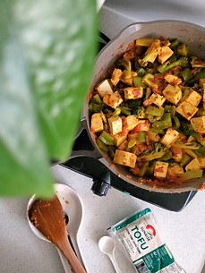 tofu mixed veg curry_16x9 V_top down flatlay.jpg