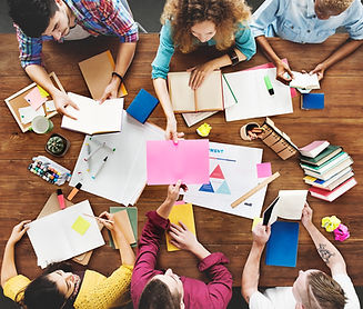 brainstoming-gruoup-people-working-concept - Grande.jpeg