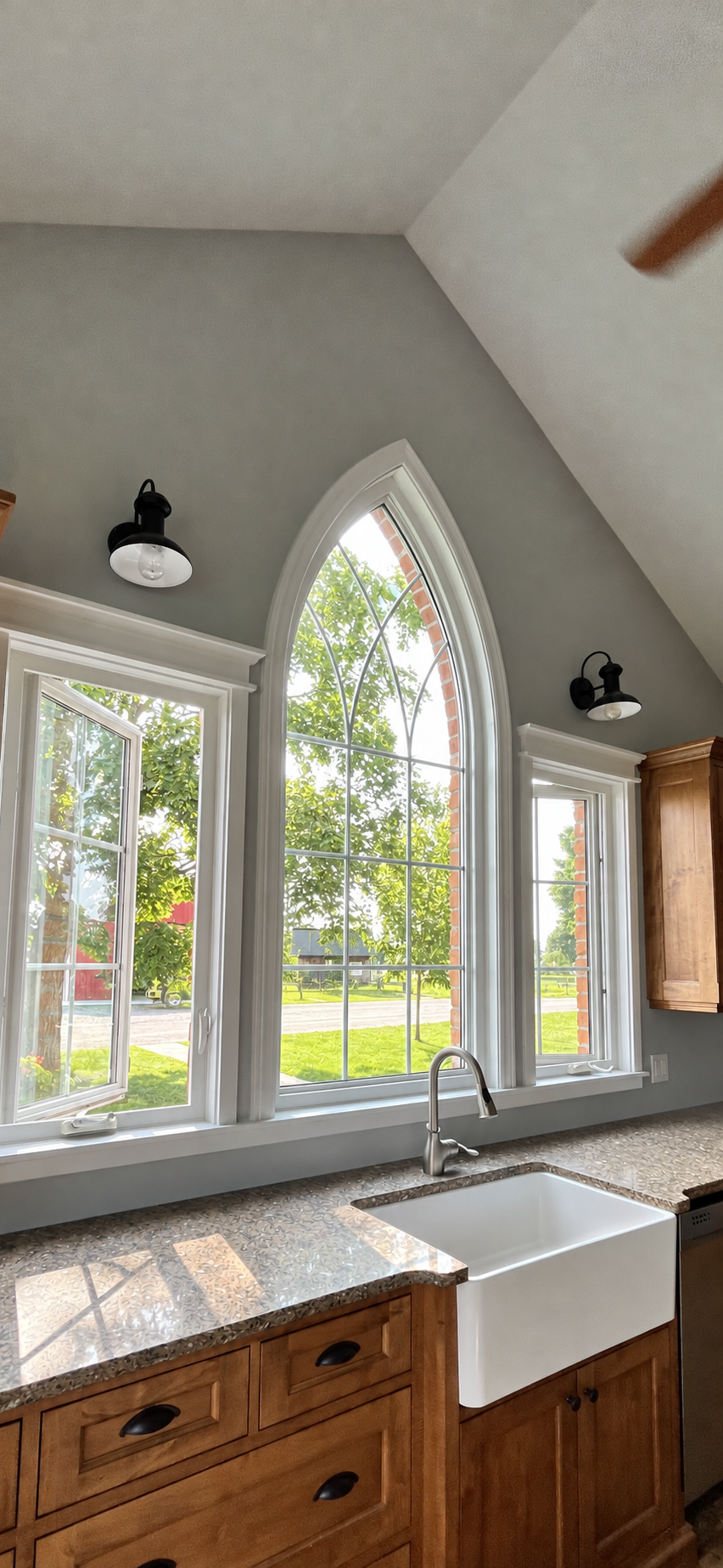 Arched window casing above the kitchen sink