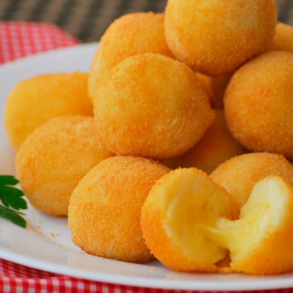 Coxinha, Bolinho de queijo, Bolinho de carne, Bolinho de calabresa, Croquete de carne, Travesseiro de presunto e queijo image