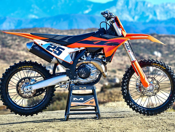 2025-KTM-450-SX-F-right-side.jpg