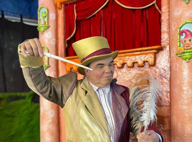 Personagem mágico do Parque Terra Mágica Florybal Canela: use o cupom DSTOUR no ingresso