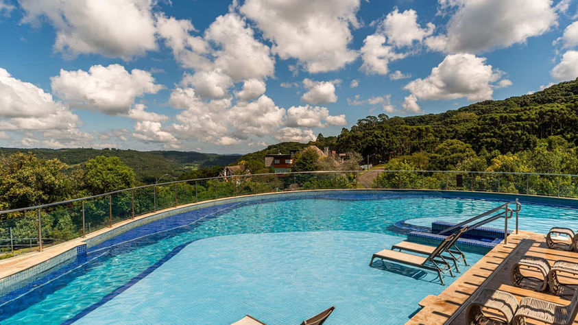 Laghetto Resort Golden em Gramado: piscina aquecida do resort para toda a família