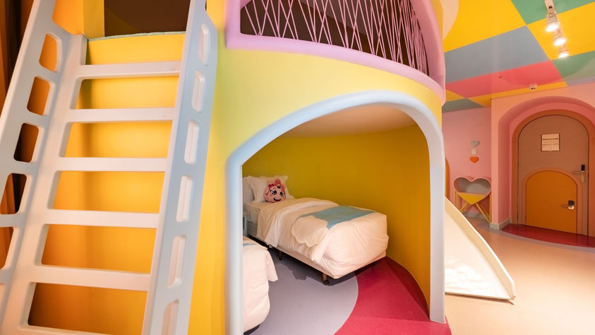 Quarto com beliche do Mundo Criamigos Hotel, em Gramado, para acomodar toda a família