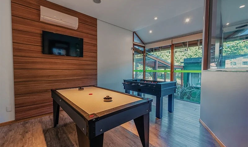 Ambiente interno do Hotel Laghetto Viale em Gramado, hospedagem econômica na serra gaúcha