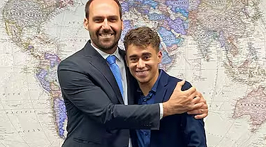 Nikolas Ferreira visitou o ex-presidente Jair Bolsonaro no complexo penitenciário