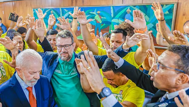 Pastor que deu “bênção” a Lula defende escola de samba rebaixada