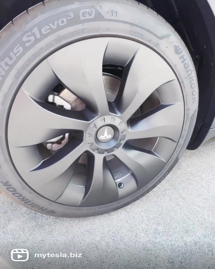 Thumbnail: New Asymmetric Überturbine Style R19 Model Y Hubcaps wheel covers