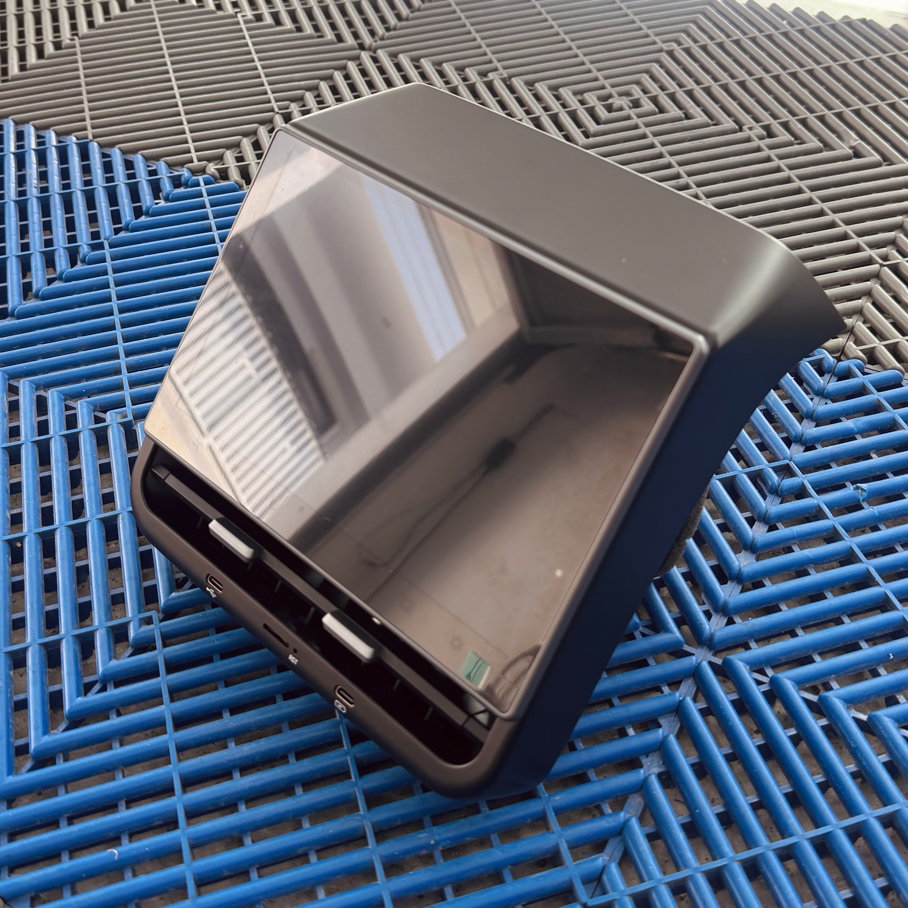 Rear  Display 8,7” Tesla Model 3 (2020-2024 ) / Model Y (2020-2025)