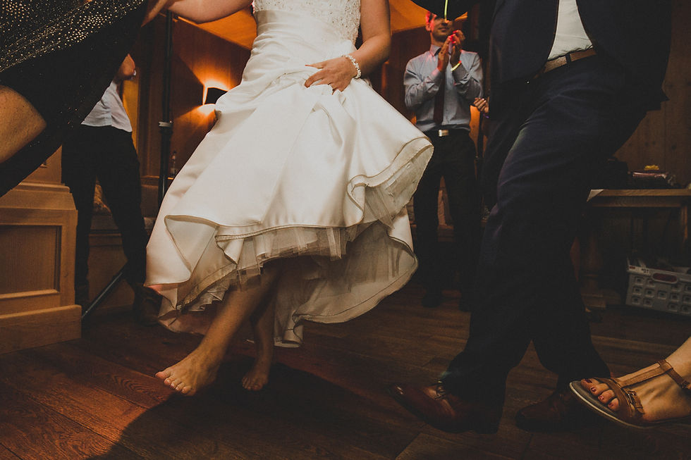 wedding couple dancing on the dancefloor