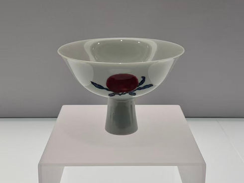 Same Clay, Two Worlds: The Past and Present of Pottery and Porcelain